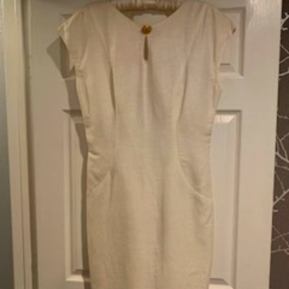 Ecru linen short-sleeve dress with criss-cross back